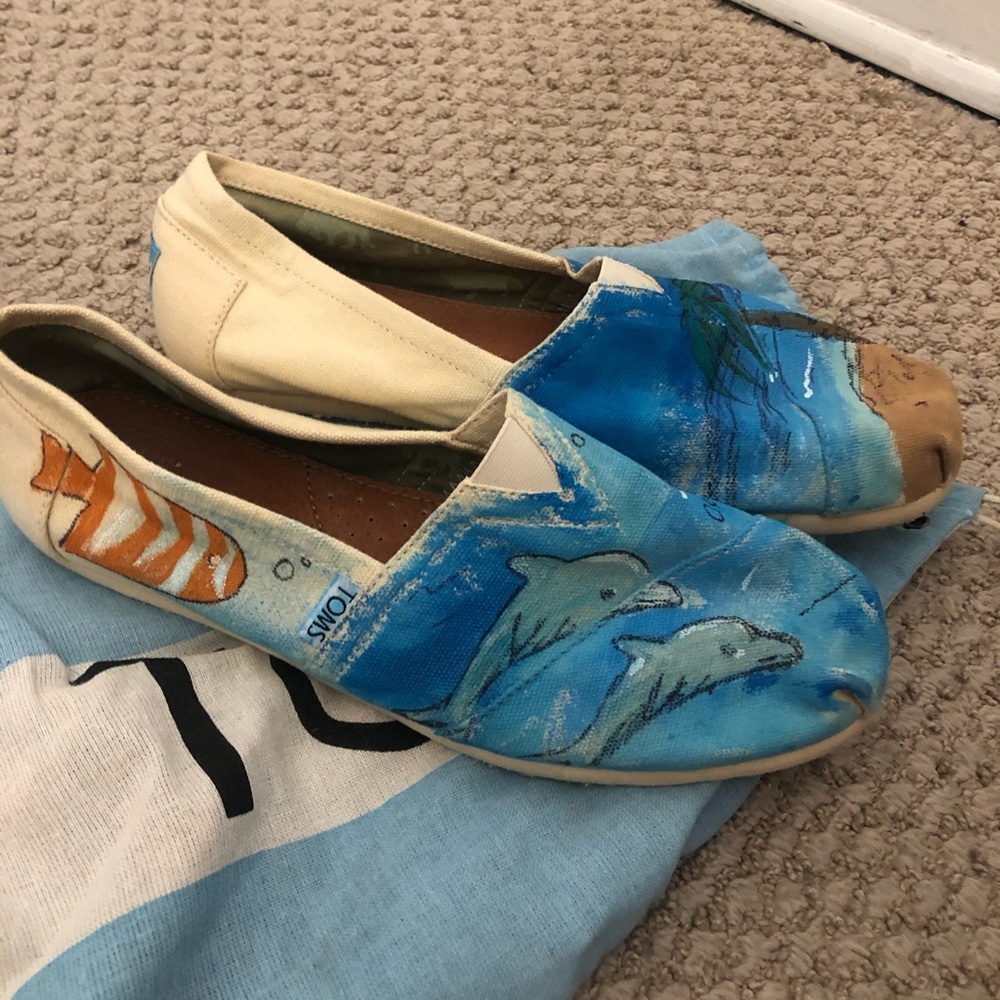 Toms